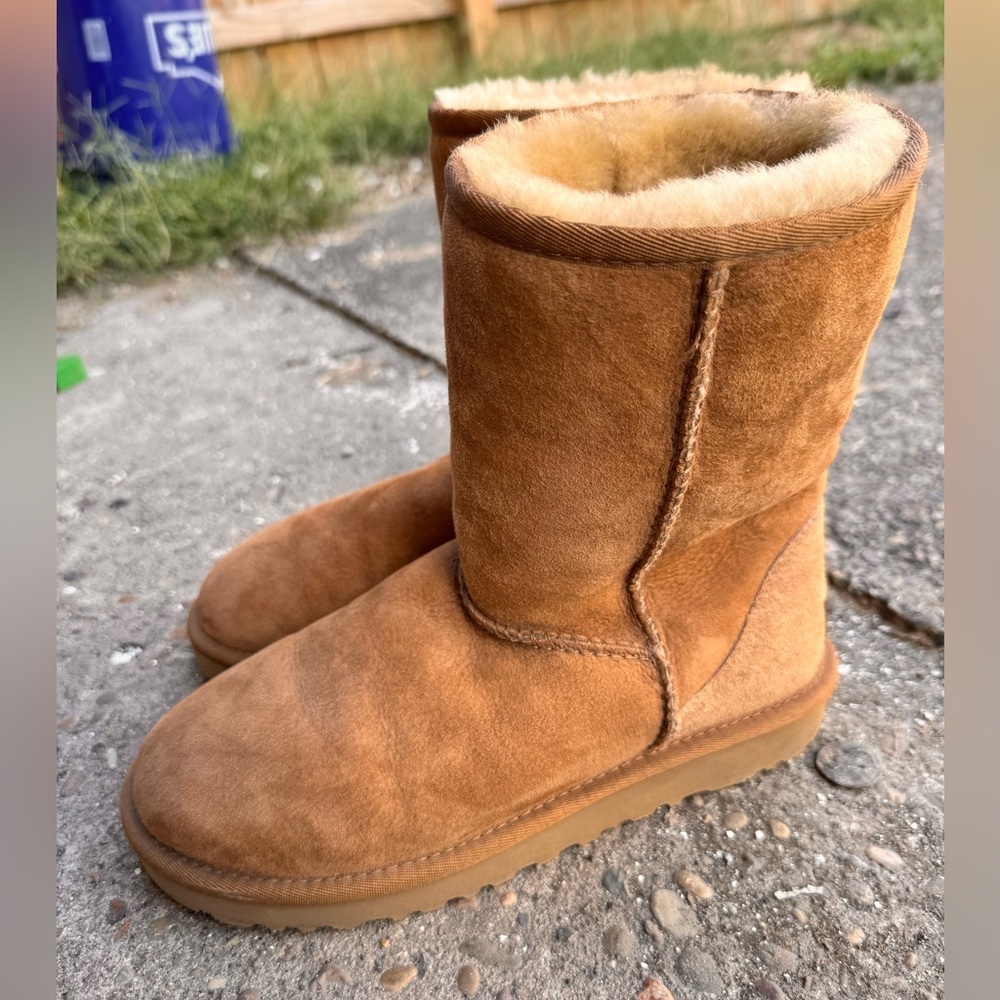 UGG Classic Boots in Chestnut - Picture 4 of 9
